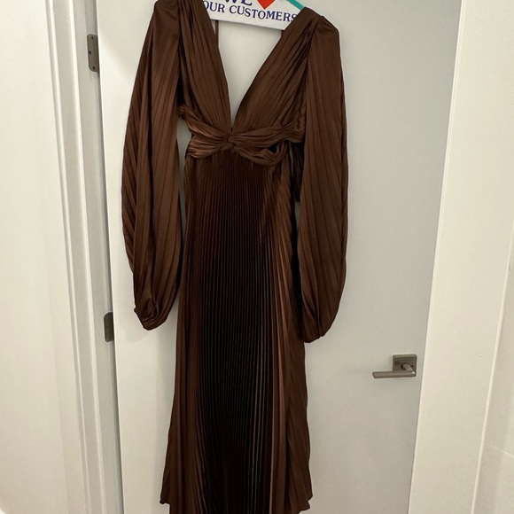 Mac Duggal Satin V Neck Gown size 10 - Picture 6 of 6